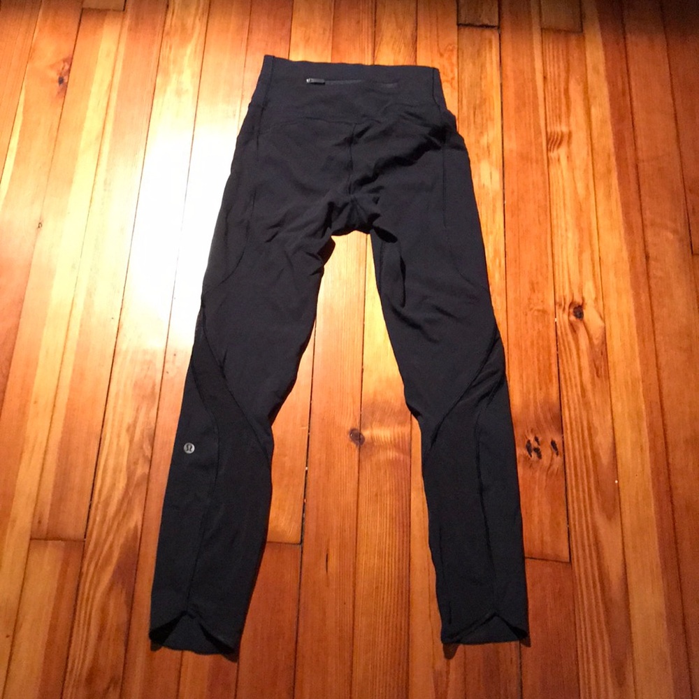 NWOT Lululemon Navy 7/8 Train Times pant